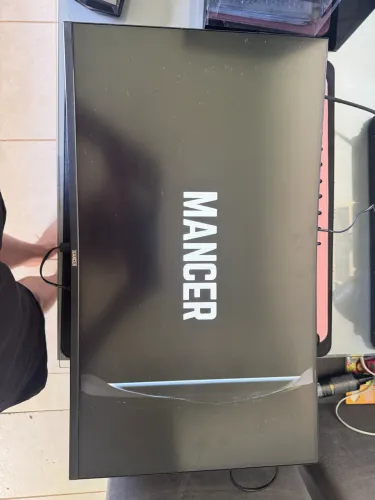 Monitor 240hz Curvo Mancer 80% da tela funciona 