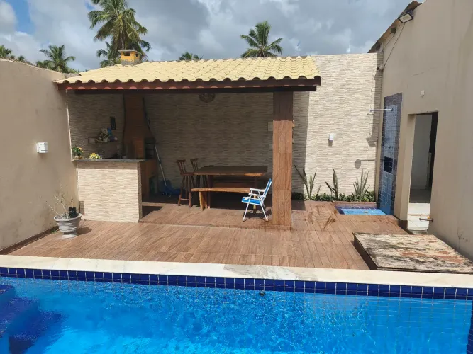 Casa de 1 andar e térreo com área de e lazer com piscina 1 andar acesso por fora da casa