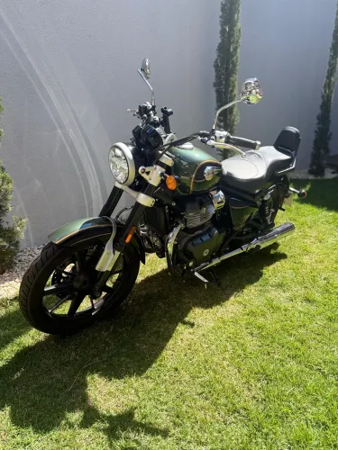 ROYAL ENFIELD SUPER METEOR 650 - INTERSTELLAR GREEN