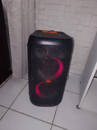 Caixa de som JBL partybox 100 caixa minha de uso toda perfeita pra vender ligeirinho