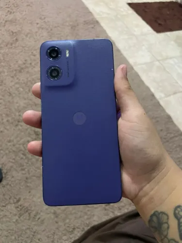 To querendo vender esse celular Motorola novinho pois tô precisando pagar o aluguel da cas