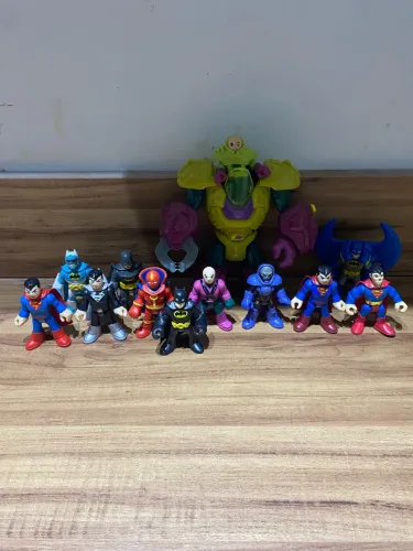 Imaginext DC Comics - Robô Lex Luthor, 4 Batmans, Supermans e Darkseid