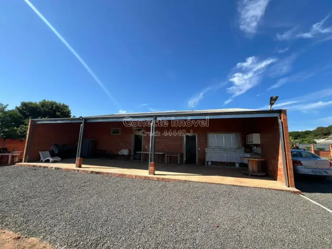 Chácara à venda no Bairro Rincão com terreno de 2.094m², 2 quartos, varanda dos dois lados