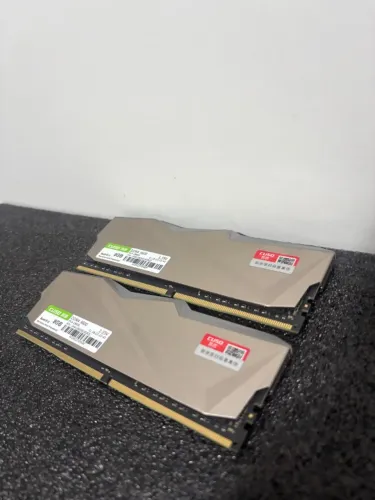 Kit memória 16gb 2x8gb DDR4 3600 CL18 RGB