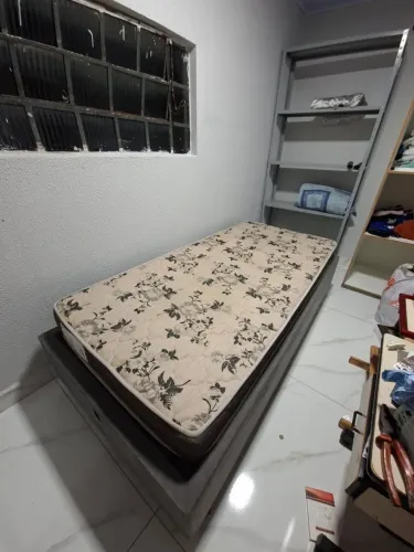 Cama de solteiro semi nova
