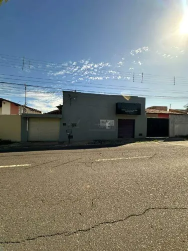 Casa para Aluguel (Residencial/Comercial) no Bairro Campestre 4 Quartos, 2 Suítes | Posto