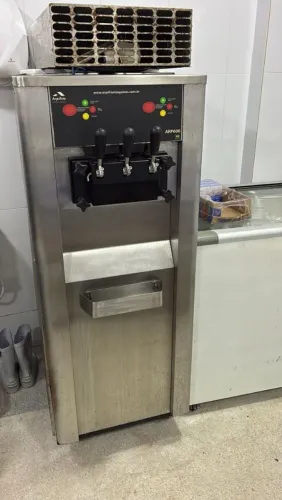 Vendo máquina de sorvete