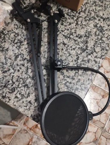 Microfone condensador de estúdio 
