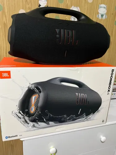 JBL boombox 4