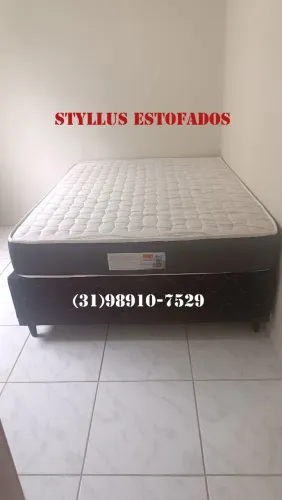 Cama de casal com colchão de molas ensacadas