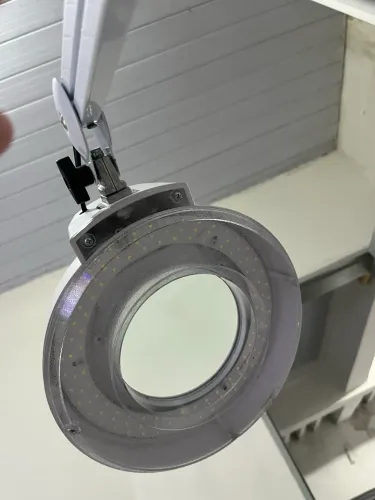Luminária pra estética com lupa