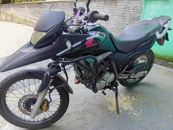 VENDO XRE EM PERFEITO ESTADO