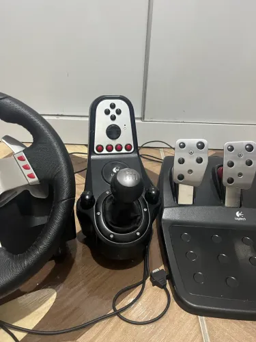 Volante Gamer Logitech G27 Driving Force Com Pedais E Câmbio Para Pc