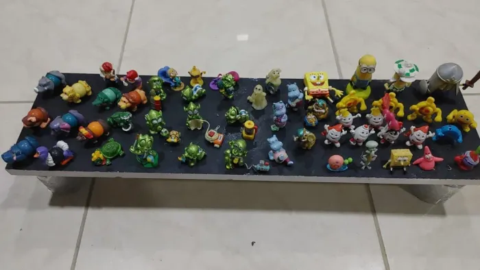 54 Bonecos Kinder Ovo anos 90 a 2000