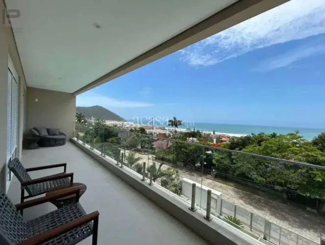 Casa nova 5 suites com vista mar na Praia Brava