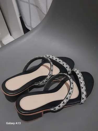 Tamanco Salto Baixo Preto com Strass - Conservado