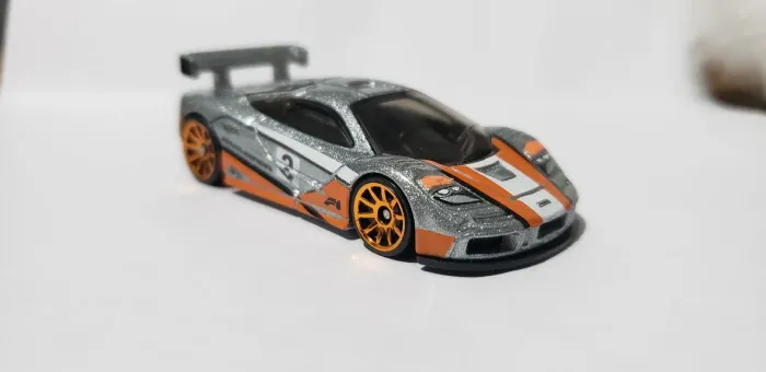 Hotwheels mclaren f1 gtr zerada.