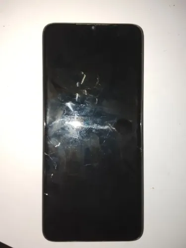 Vendo celular, marca infinix 64 gb , esta funcionando normal só tá trincado a tela.