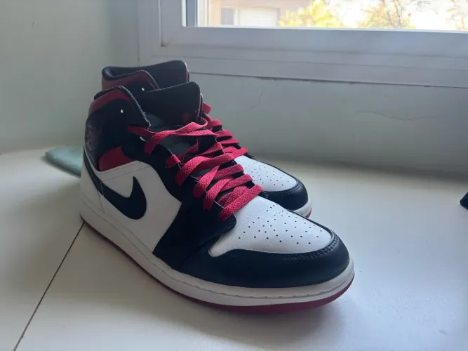 Air Jordan 1 Mid Gym Red
