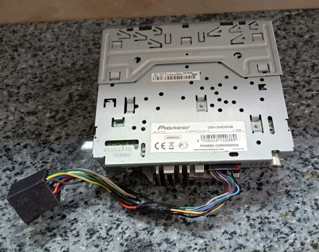 Vendo Rádio Pioneer Deh-2400ub, funcionando, mas perdi a frente dele. Vendo no estado.