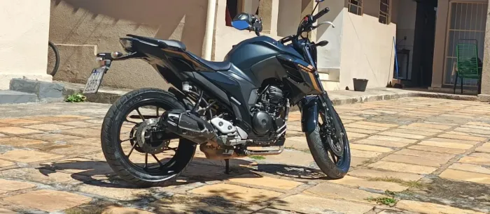 FZ25 2023/24 SEMINOVA