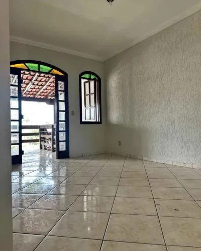 Estou vendendo essa casa no Icoaraci próx a igreja matriz entrada a partir de 8.000 mil 