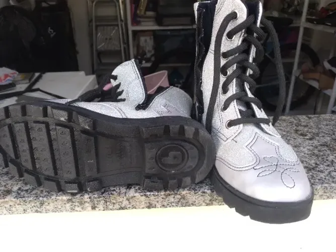 Bota Infantil Bibi Coturno Urban Prata Coração Menina