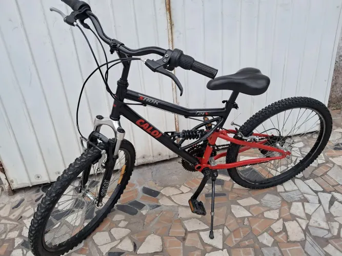 Bicicleta Aro 24 Caloi Shok TOP! Dupla suspensão,21V, Freios V-brake!