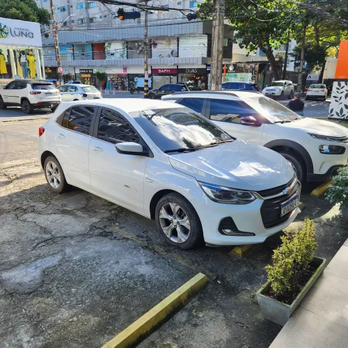 Onix premier hatch AT