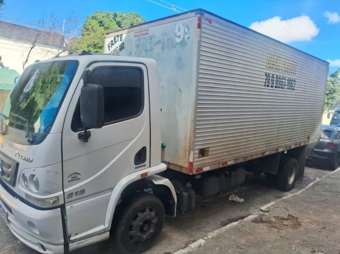 Mercedes-Benz accelo 815 baú 2013