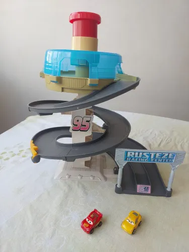 Pista Cars 3 Rust-Eze Racing Center Disney Pixar Mattel + 2 Carrinhos