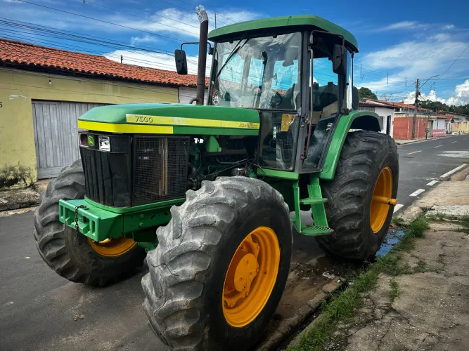 Trator John Deere 7500