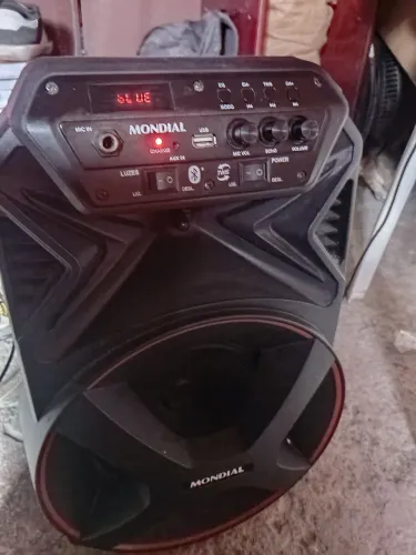 Vende-se caixa amplificada 300 reais *20