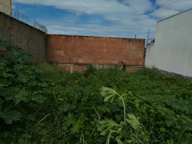 Lote 457 m² ,,,sendo 14,5 x 30 Metros Ibituruna !!!!