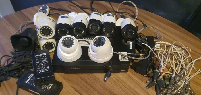 Kit Câmera Segurança com DVR 16 canais Intelbras - CFTV com 9 Câmeras