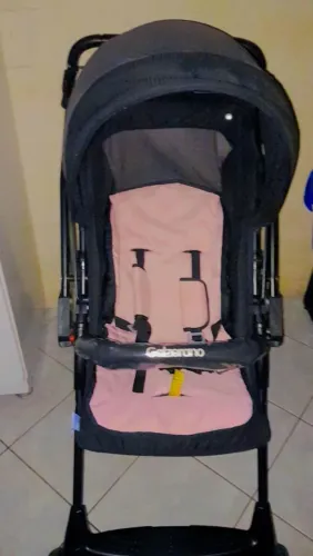 Vendo um carrinho para bebê menina,usado em boas condições de uso?