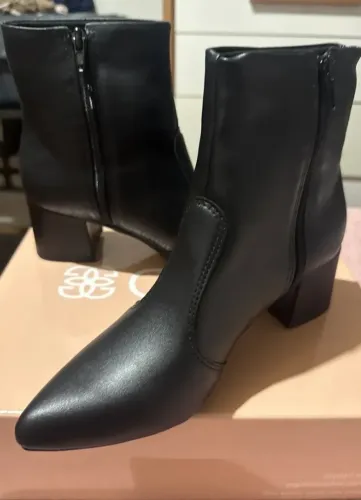 Bota Bico Fino Cano Curto Elegante