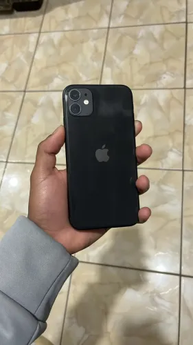 ? iPhone 11 Preto 64GB