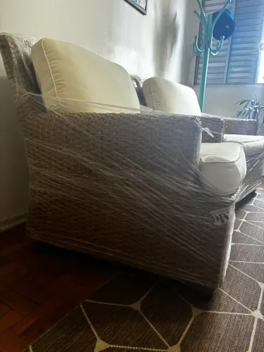 Duas poltronas de varanda de vime