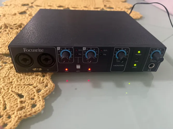 Interface de áudio Focusrite Saffire Pro 14 acompanha placa de áudio Fire Wire