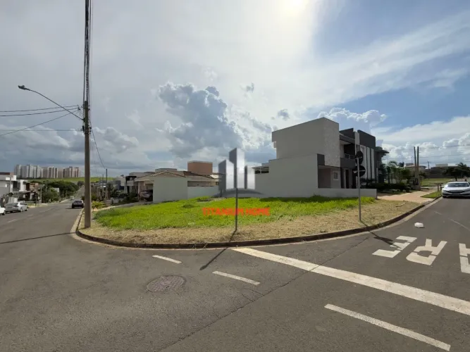 Terreno em Condomínio à Venda em Sumaré-SP, no Residencial Real Parque, com 331,70 m² de Á