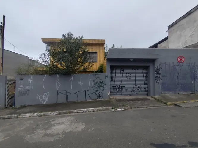 Excelente Oportunidade de Investimento: Sobrado com Amplo Terreno na Região da Av. Interla