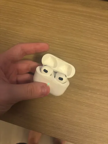 Apple AirPods 4
