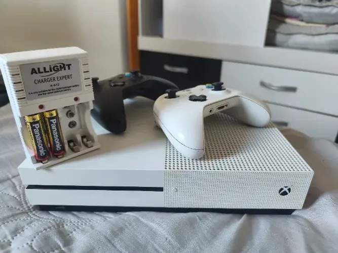 XBOX ONE S 1TB
