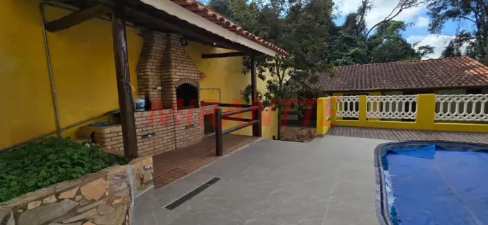 Sobrado para aluguel possui 254 metros quadrados com 3 quartos em Samambaia - Mairiporã - 