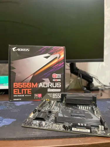 Placa mãe gigabyte aorus elite b550m, um ano de uso