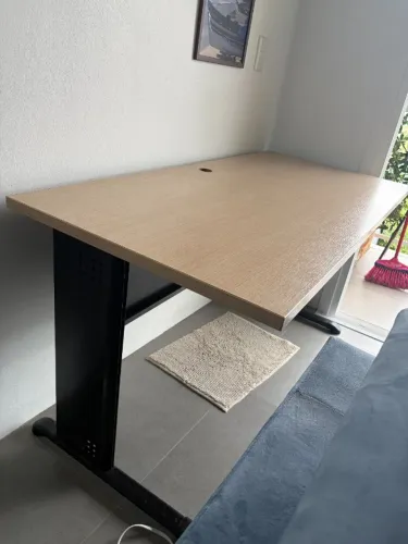 Mesa de Escritório - MDF com Estrutura Metálica