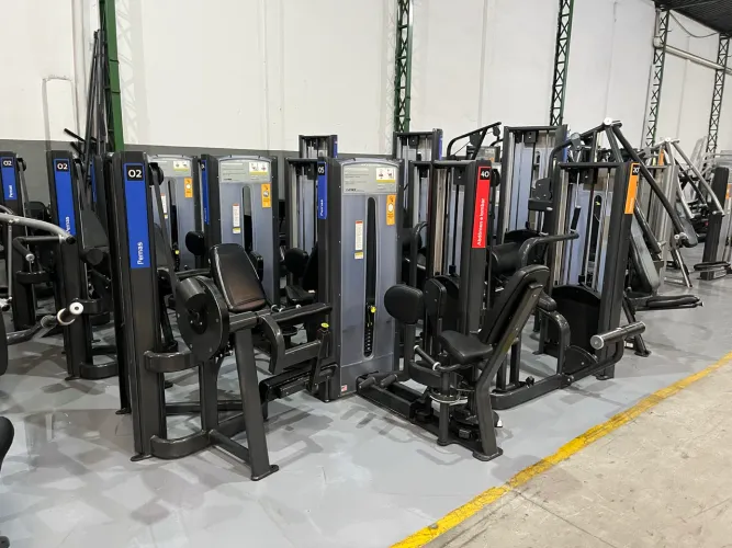 Equipamentos de academia Cybex seminovos 