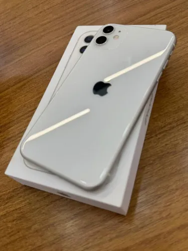 iphone  11 256gb  IMPECÁVEL!  Com caixa! Bateria  100% de efic! 6 meses de garantia