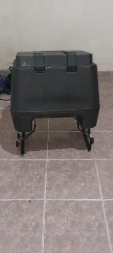 Vendo Suporte com Baú de 80lts